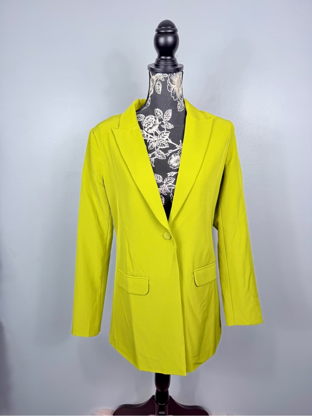 NWT Sincerely Jules neon green/chartreuse long sleeve fitted blazer size medium